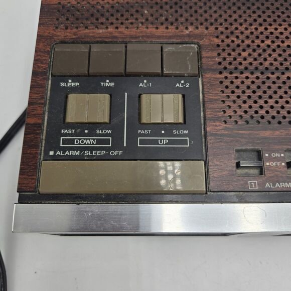 Vintage LLOYD’S AM/FM Electronic Digital Alarm Clock Radio J204B Tested Works - Picture 7 of 10